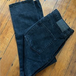 Never worn. Dark wash straight ankle jeans from GRLFRND. 100% cotton.
